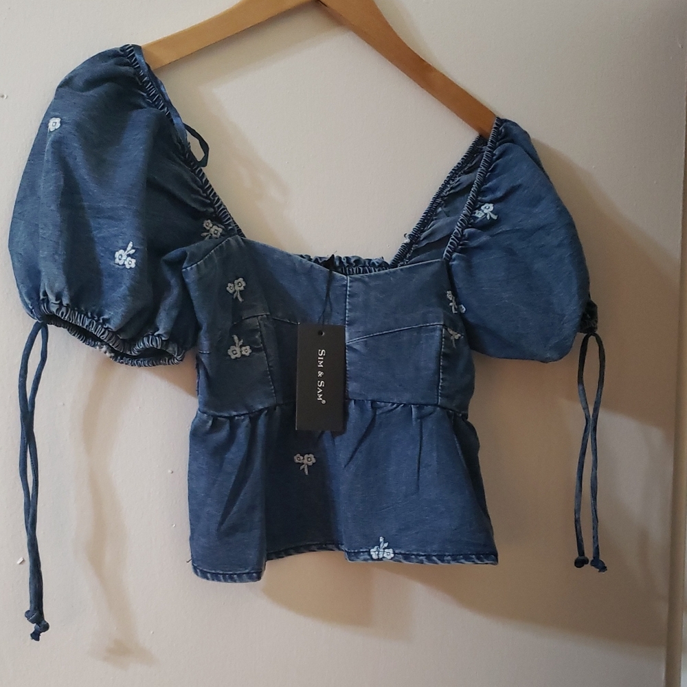 SIM & SAM NWT Distressed Denim Crop Top W/Embroidered Flowers - XS